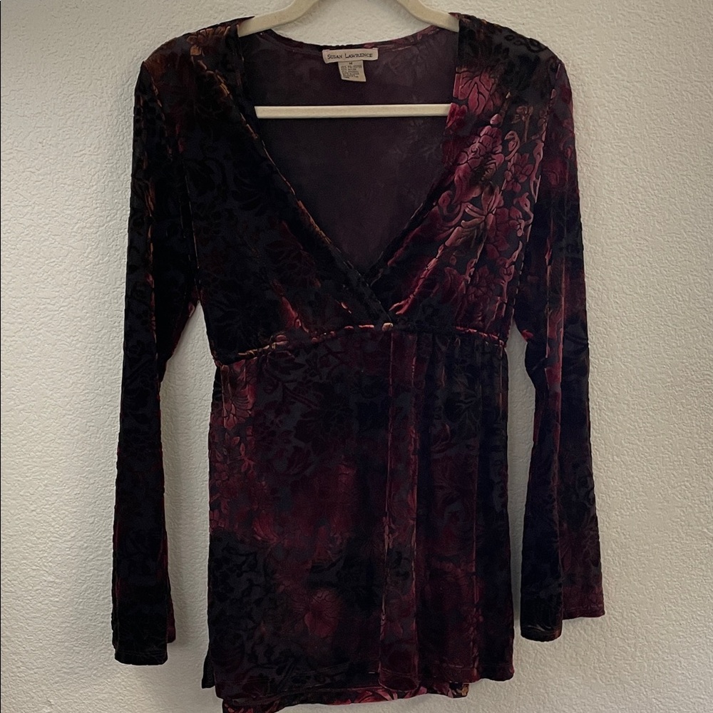 Burnout velvet Susan Lawrence Floral Top in Burgundy and Black flayer M 19x28